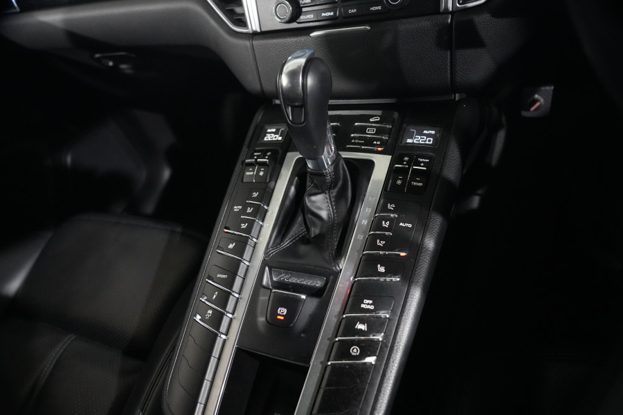 2018 Porsche Macan S Diesel SUV Image 17