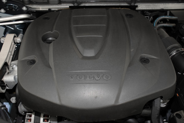 2020 Volvo XC60 UZ D4 Inscription SUV image 24