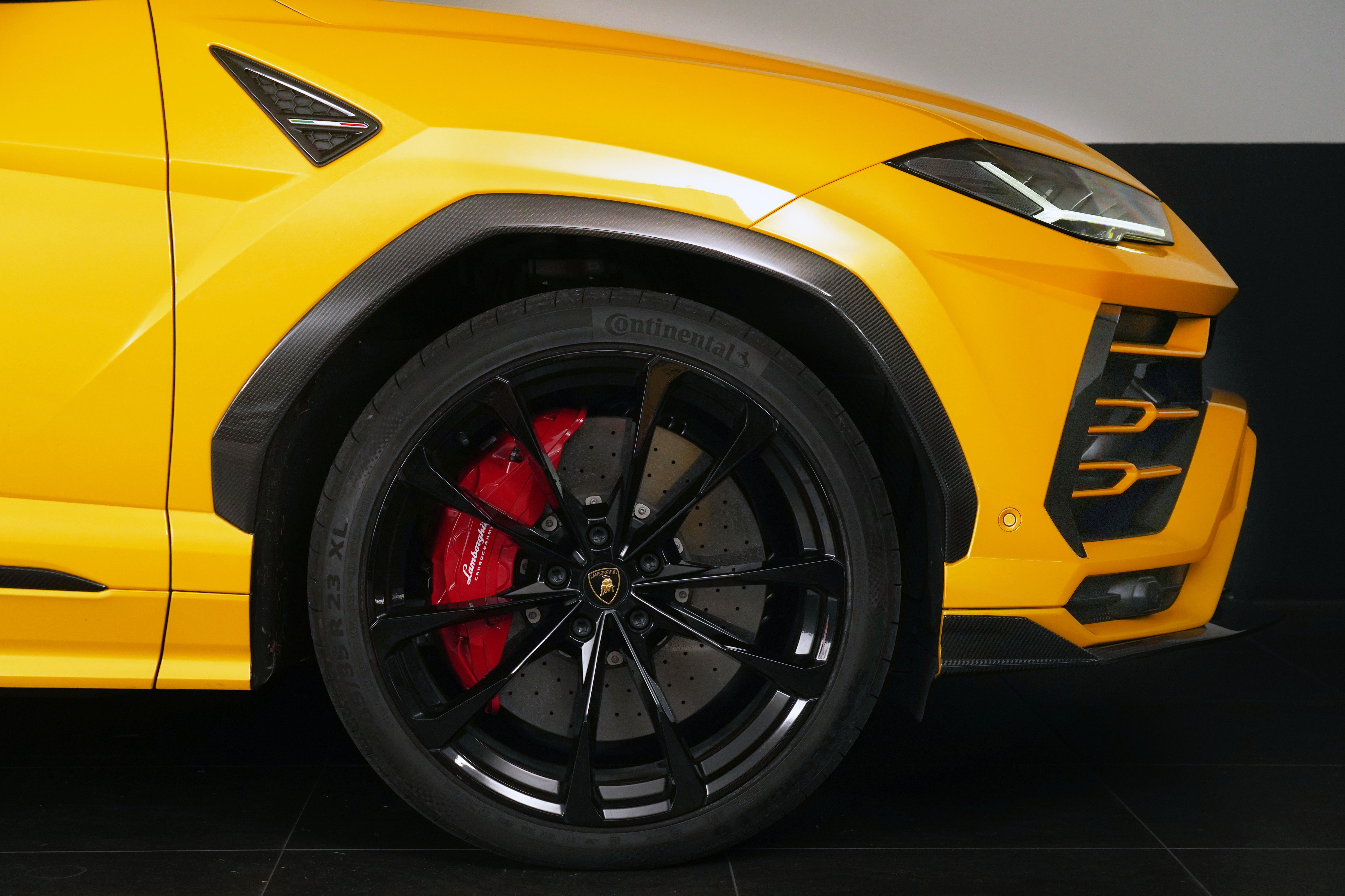 2022 Lamborghini Urus SUV Image 19