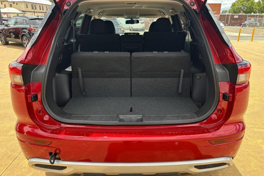 2024 Mitsubishi Outlander ZM LS SUV Image 10