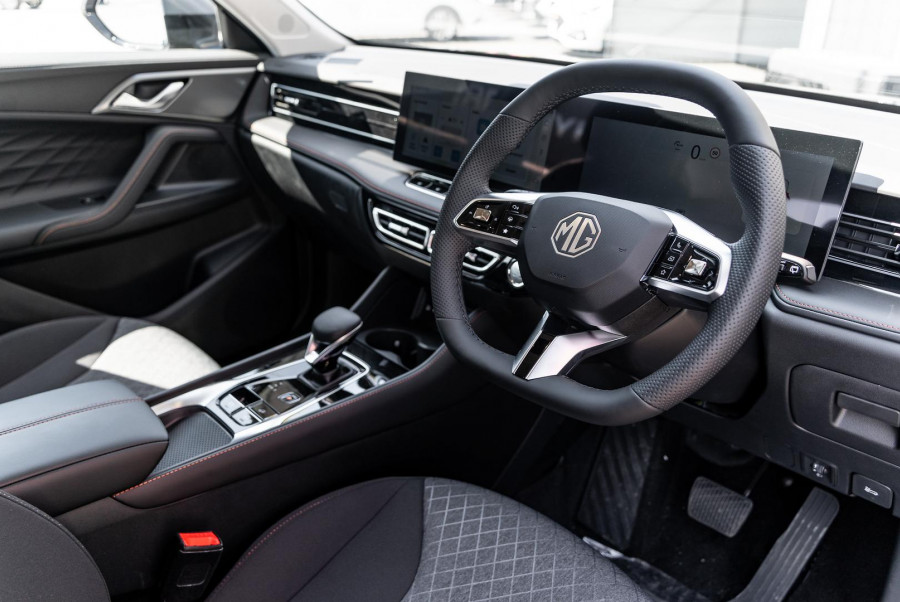 2024 MY24.5 MG HS AS33 Vibe SUV Image 12