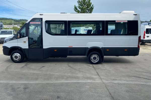 2021 Iveco Daily Bus Image 4