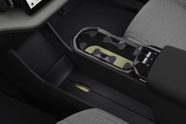 2026 Volvo EX30  Single Motor Extended Range Ultra SUV Image 7