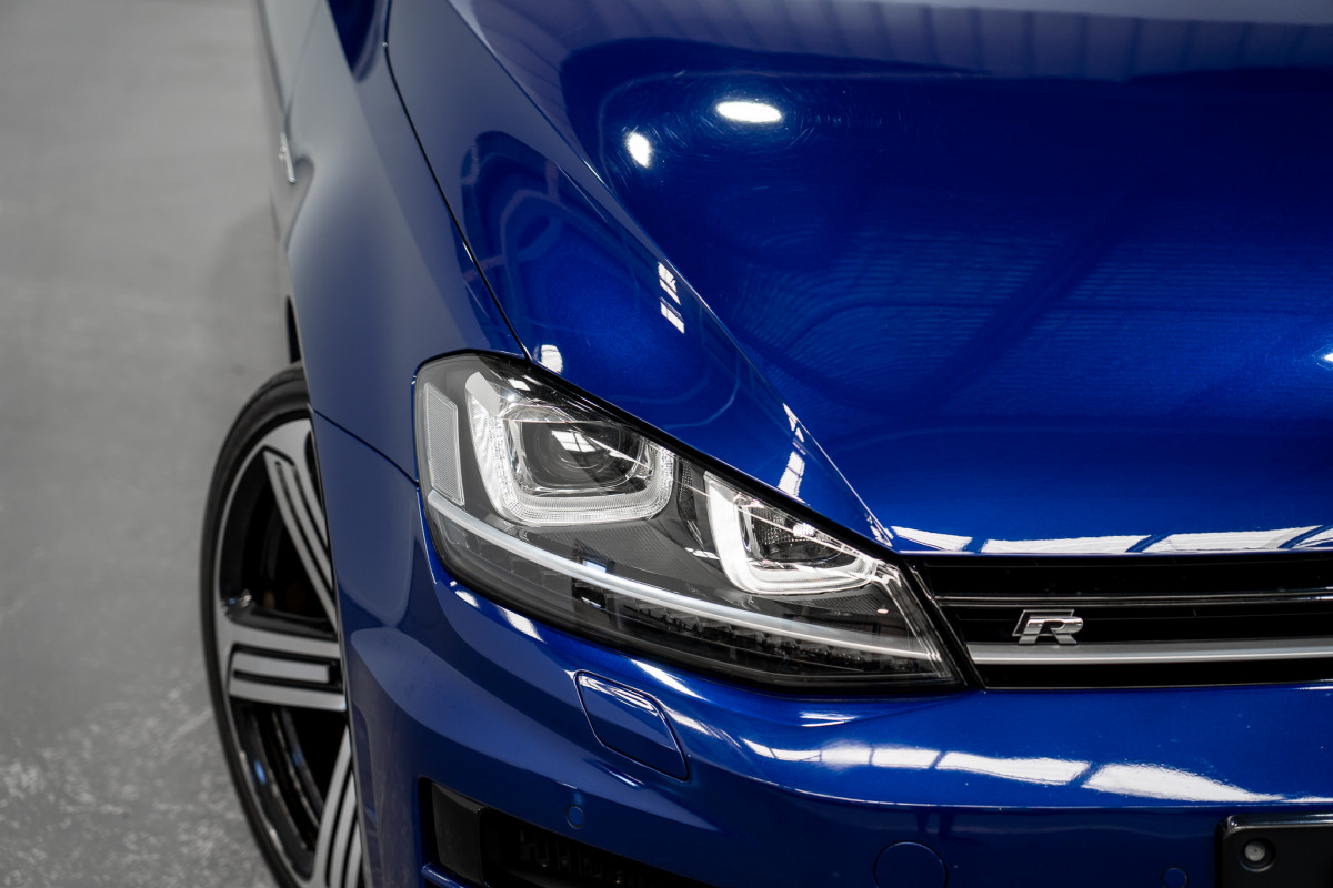 2015 Volkswagen Golf R Hatch Image 2