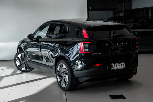 2025 Volvo EX30  Single Motor Extended Range Ultra SUV Image 3