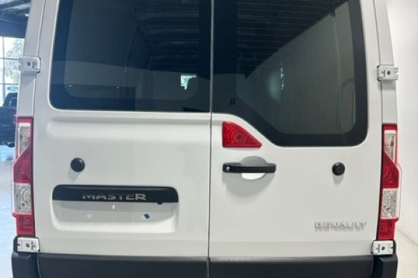 2024 Renault Master X62 Phase 2 MY24 Pro Van Image 5