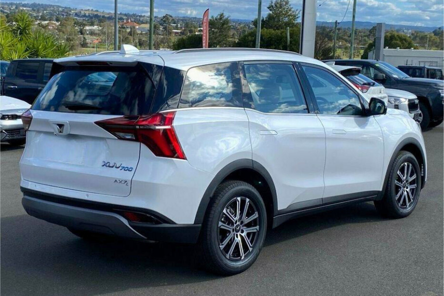 2023 Mahindra XUV700 AX7L Wagon Image 8