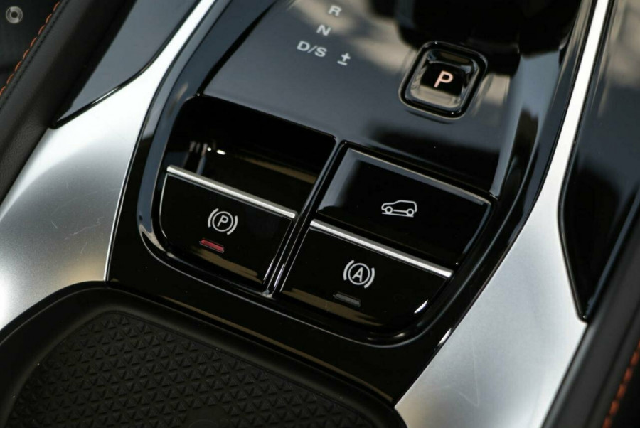2024 MY24.5 MG HS AS33 Essence SUV Image 14