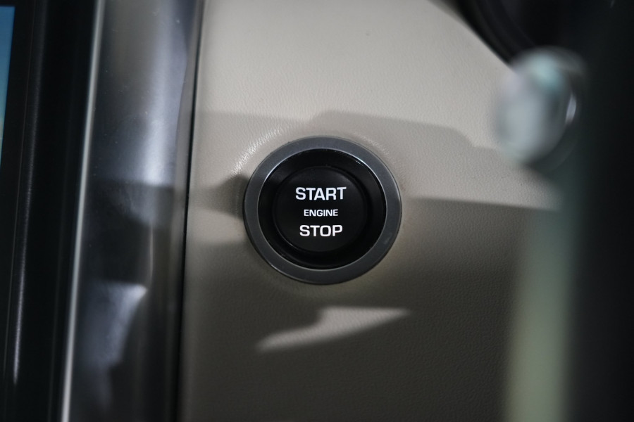 2021 Land Rover Discovery Series 5 P360 R-Dynamic HSE SUV Image 19