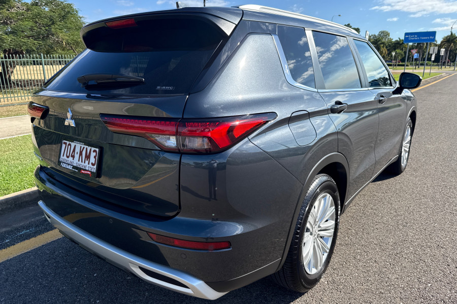 2024 Mitsubishi Outlander ZM LS SUV Image 7