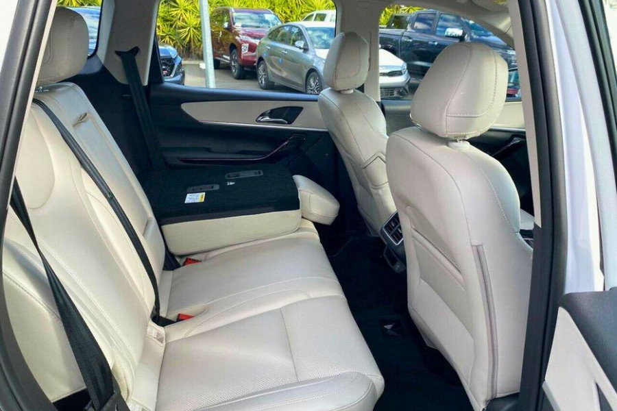 2023 Mahindra XUV700 AX7L Wagon Image 11