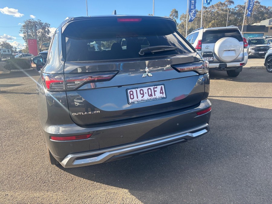2025 Mitsubishi Outlander ZM LS SUV Image 6