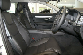 2017 Volvo S90 P Series T5 Momentum Sedan