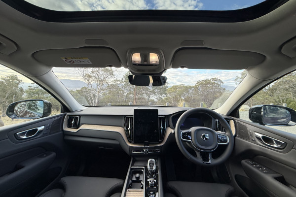 2025 MY26 Volvo XC60 UZ Plus T8 Plug-in Hybrid Dark SUV Image 15