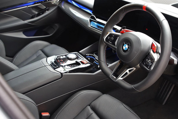2025 BMW M5 G90  Sedan image 8