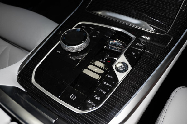 2025 BMW X5 G05 LCI xDrive40i M Sport SUV image 13