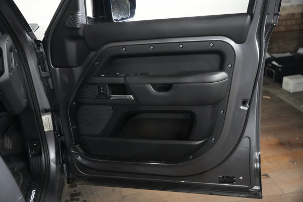 2021 Land Rover Defender L663 110 D300 X-Dynamic HSE SUV image 29
