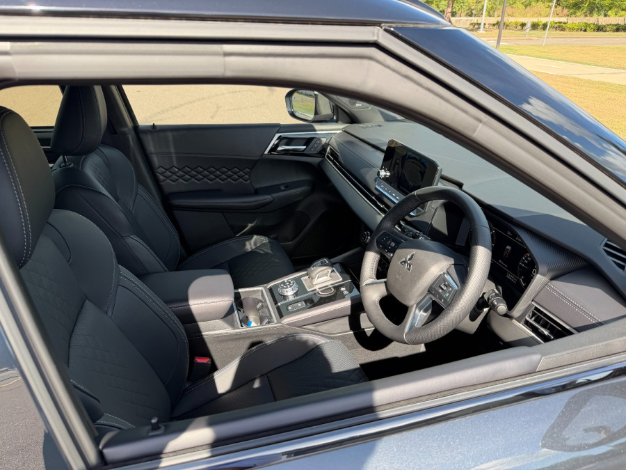 2025 MY24 Mitsubishi Outlander ZM PHEV GSR SUV Image 11