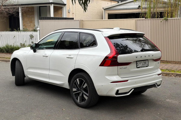 2025 Volvo XC60 UZ Plus T8 Plug-in Hybrid SUV Image 3