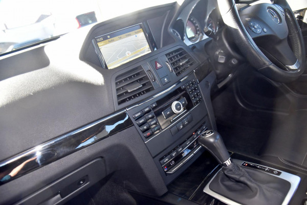 2010 Mercedes-Benz E-Class C207 E250 CGI Elegance Coupe Image 19