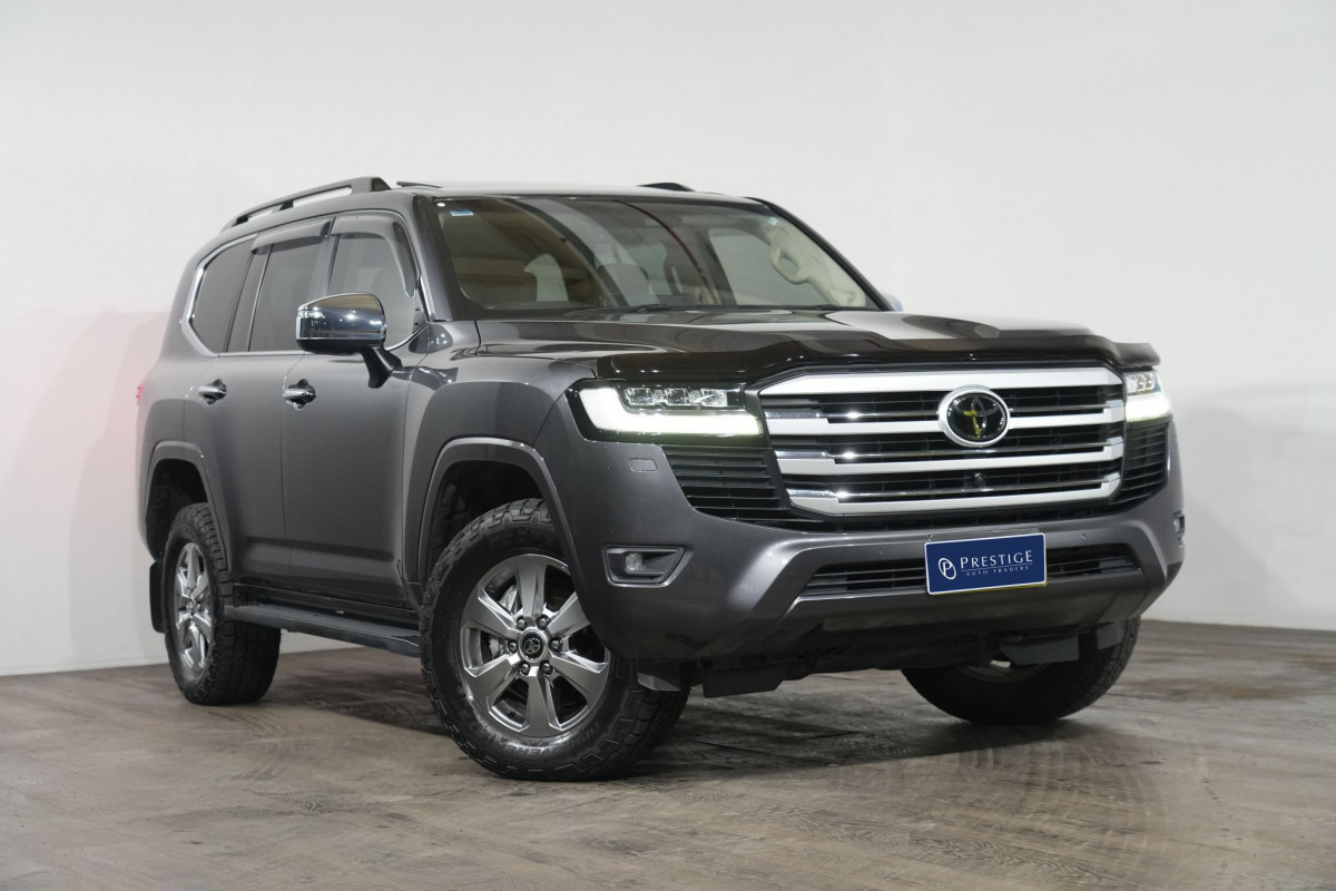 2022 Toyota LandCruiser Sahara SUV