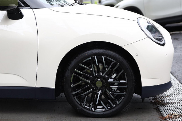 2026 MINI Cooper J01 SE Favoured Hatch image 20