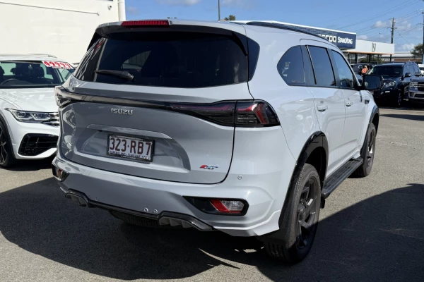 2026 Isuzu MU-X RJ X-TERRAIN SUV Image 10