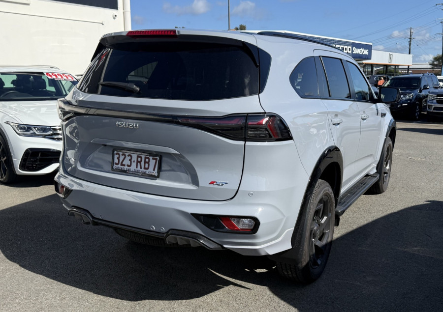 2026 Isuzu MU-X RJ X-TERRAIN SUV Image 10