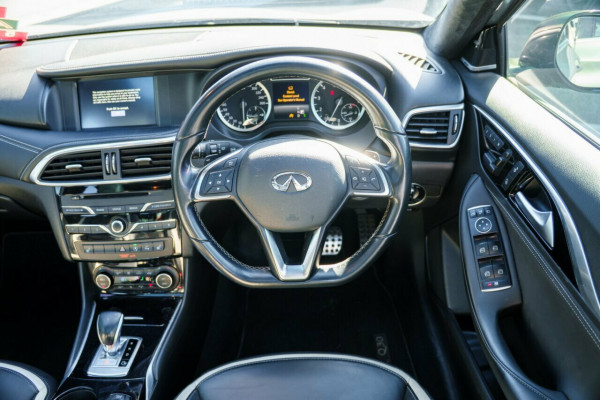 2017 Infiniti Q30 H15 Sport Premium D-CT Wagon Image 10