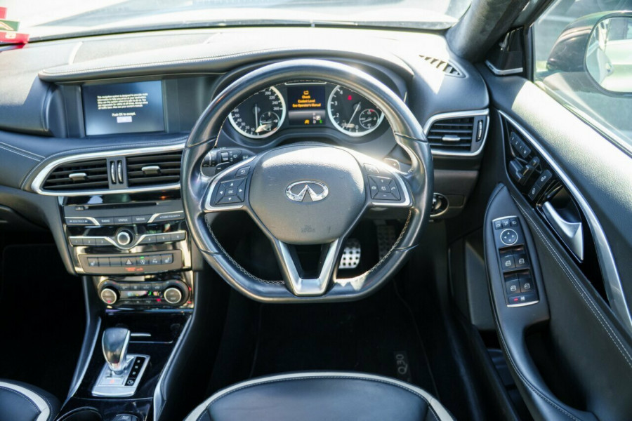 2017 Infiniti Q30 H15 Sport Premium D-CT Wagon Image 10