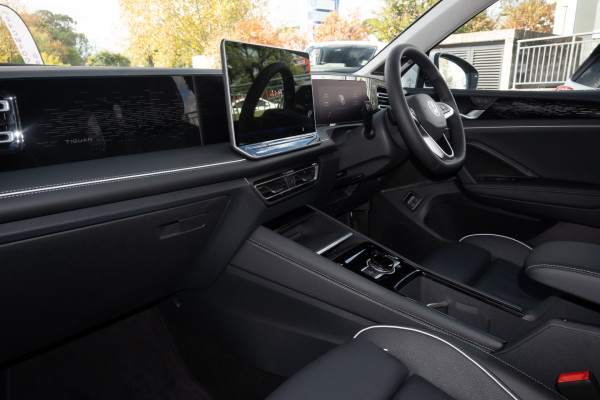 2025 MY26 Volkswagen Tiguan CT 150TSI eHybrid Elegance SUV image 8