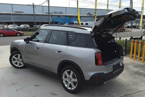 2024 MINI Countryman U25 C Classic Wagon Image 5