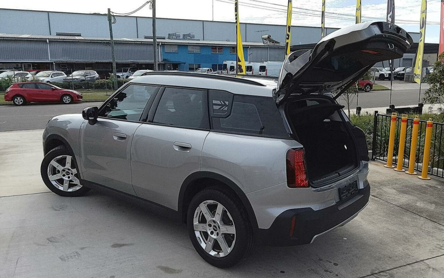 2024 MINI Countryman U25 C Classic Wagon Image 5