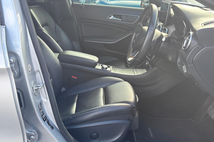 2016 Mercedes-Benz GLA-Class X156 GLA200 SUV Image 9