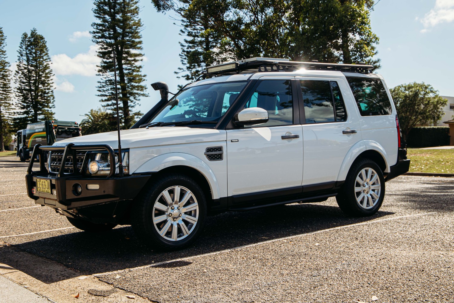 2015 Land Rover Discovery TDV6 Wagon Image 6