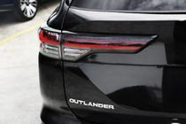 2025 Mitsubishi Outlander ZM Exceed Tourer SUV Image 4