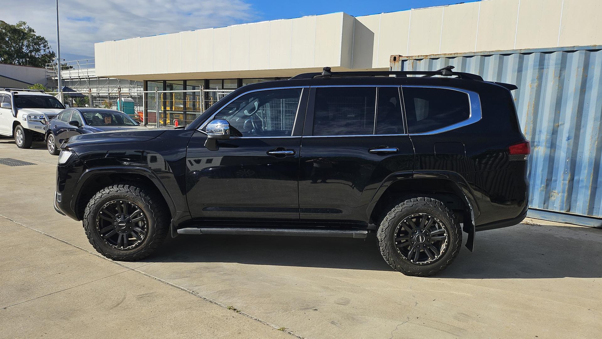 2022 Toyota LandCruiser FJA300R Sahara SUV Image 6