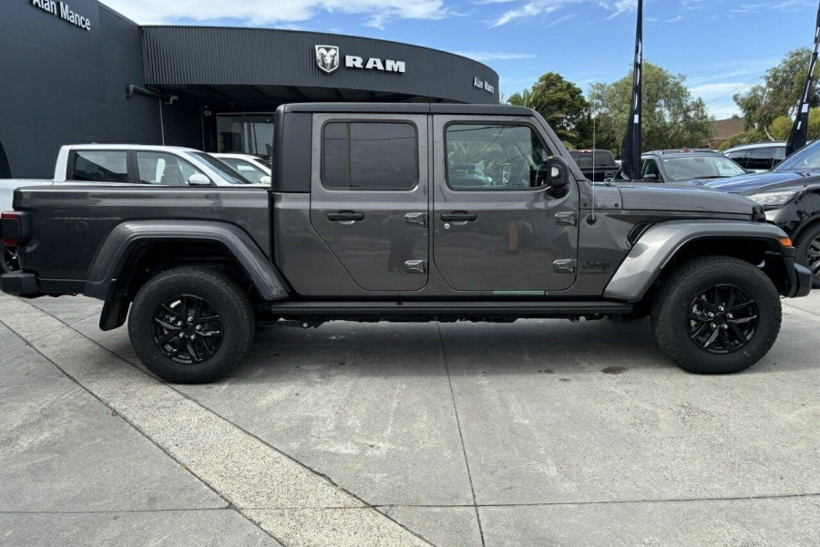 2023 Jeep Gladiator JT Night Eagle Pickup Image 9
