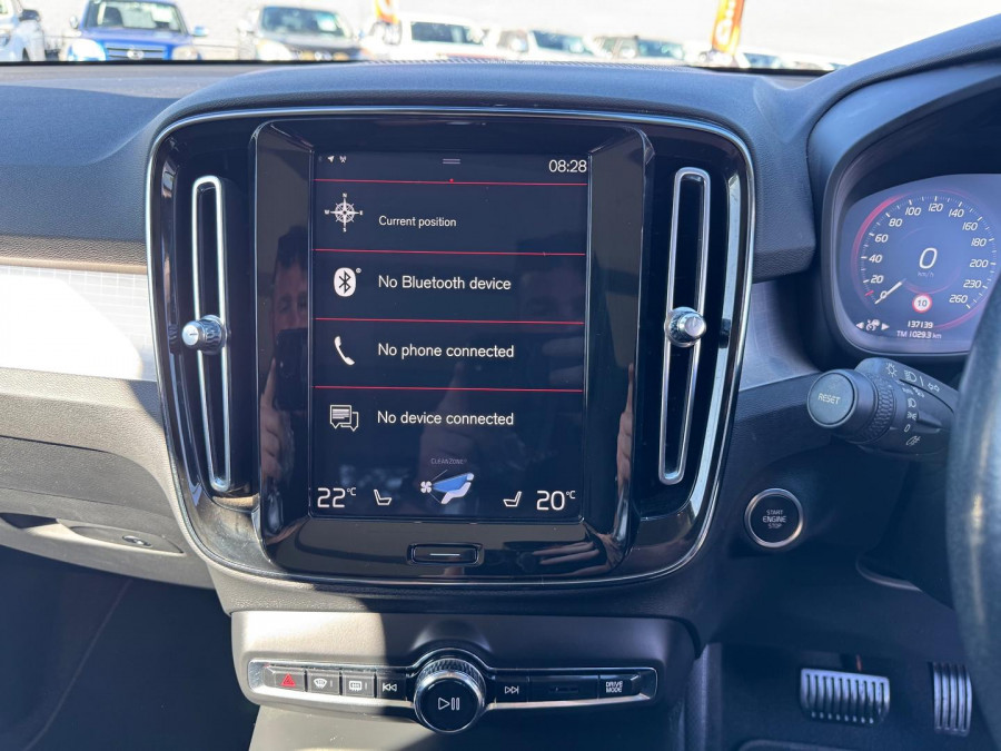 2020 Volvo XC40 XZ T4 Momentum SUV Image 19