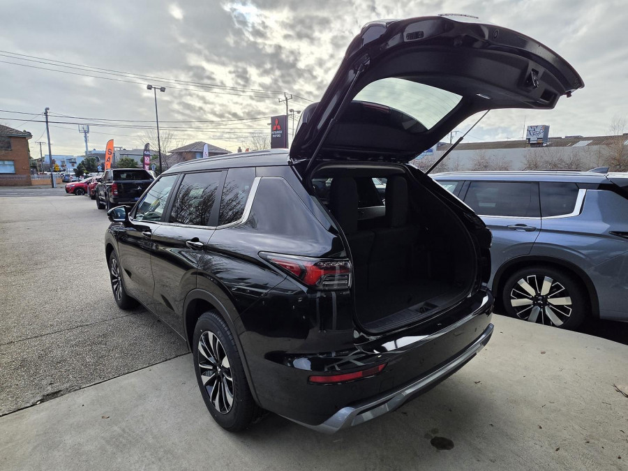 2026 MY25 Mitsubishi Outlander ZM LS SUV Image 11