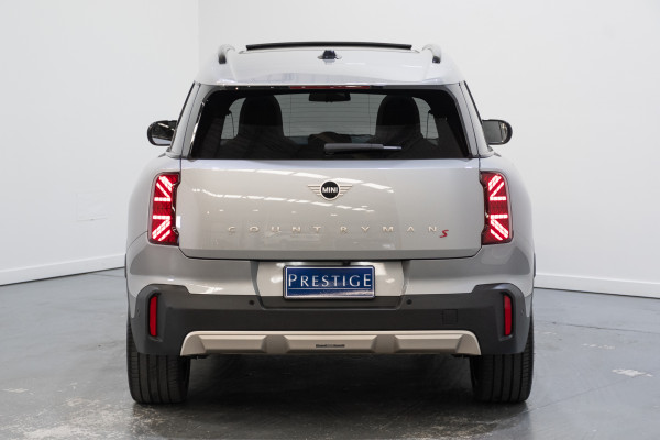 2024 MINI Countryman S Favoured SUV image 10