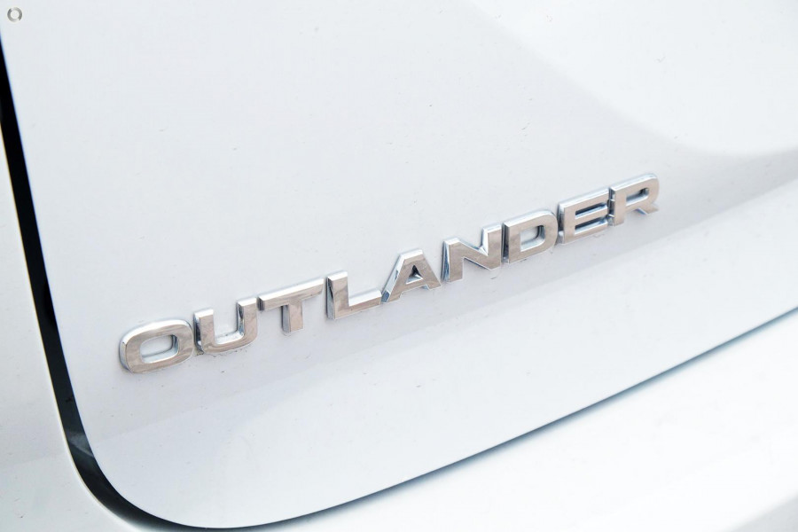 2025 Mitsubishi Outlander ZM LS SUV Image 11