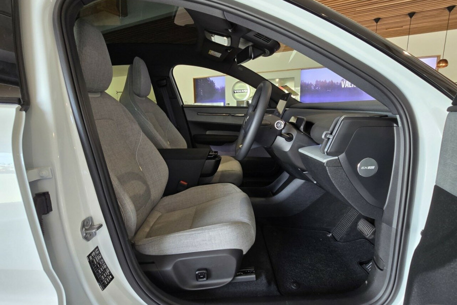 2024 Volvo EX30  Twin Motor Performance Ultra SUV Image 10