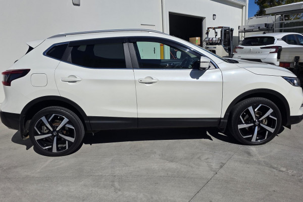 2017 Nissan QASHQAI J11 ST SUV Image 12
