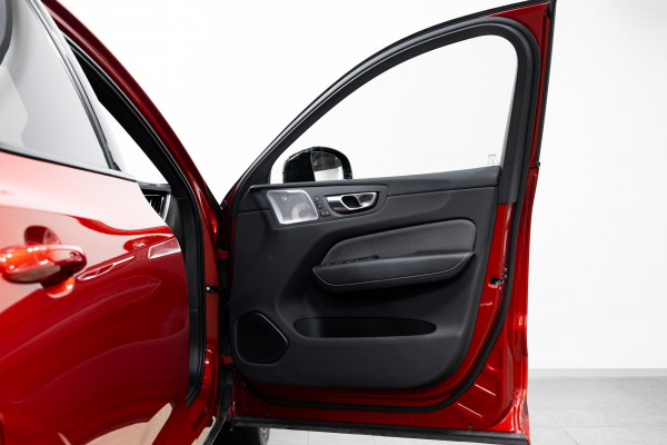 2022 Volvo XC60 UZ T8 Ultimate Recharge Plug in hybrid SUV Image 9