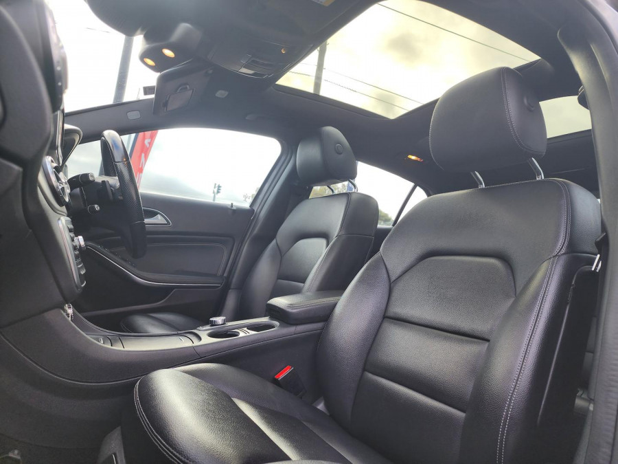2015 Mercedes-Benz GLA-Class X156 GLA250 SUV Image 13