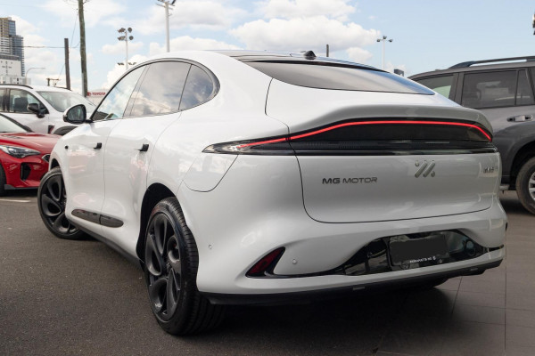 2025 MG IM6 S12L Performance SUV Image 3