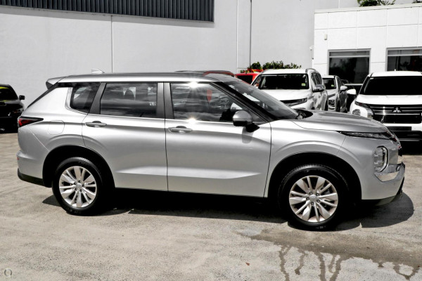 2026 Mitsubishi Outlander ZM ES SUV Image 5