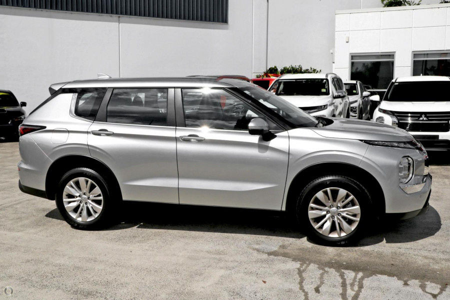 2026 Mitsubishi Outlander ZM ES SUV Image 5