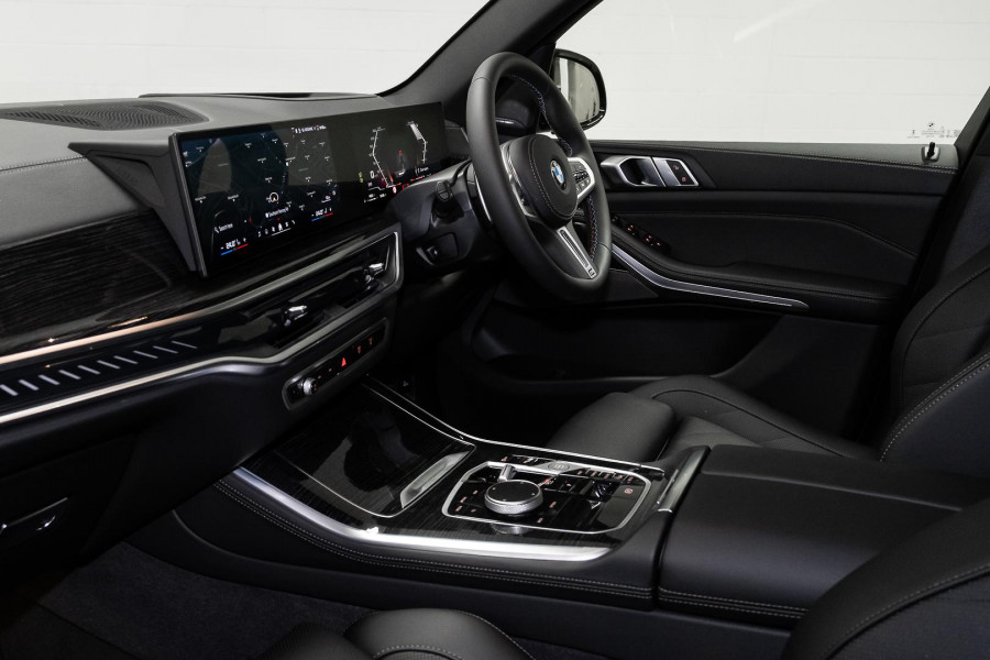 2025 BMW X5 G05 LCI M60i SUV